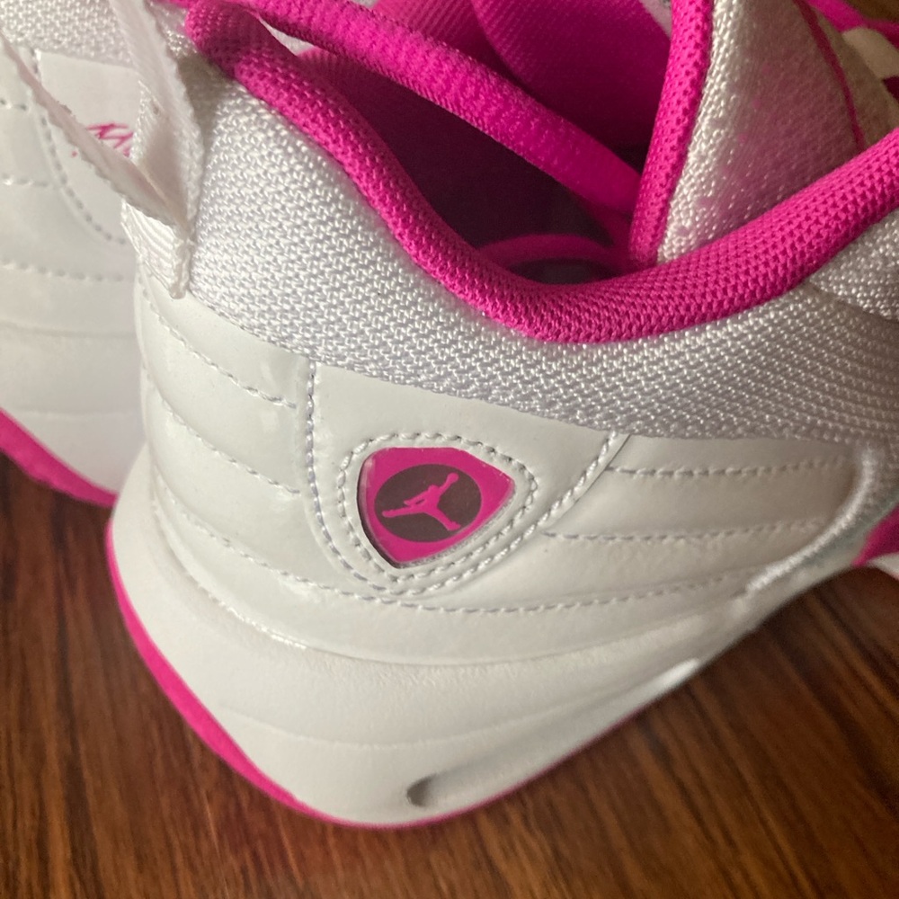 🆕🔥Jordan Max Aura 6White/Pink 6.5Y/Womens 8 - Picture 10 of 11